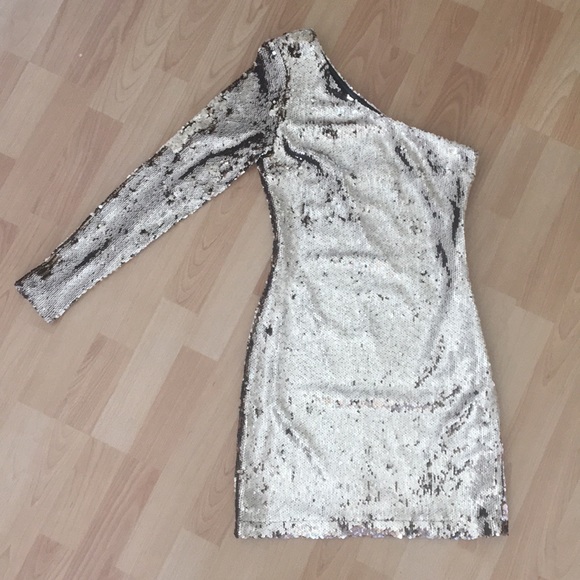 Topshop Dresses & Skirts - TOPSHOP Gold Sequin Dress